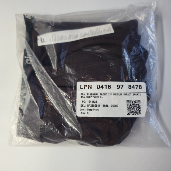 Fabletics Essential Front Zip Sports Bra XL – Deep Plum – Brand New w/ Tag - Picture 5 of 5